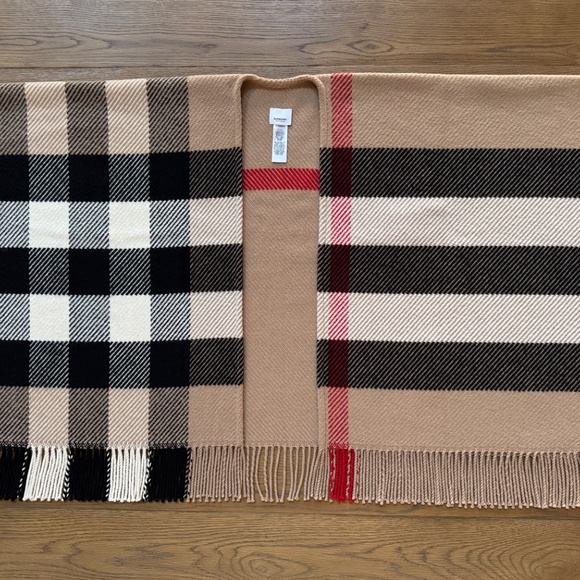 Burberry Mega  Wool and Cashmere Cape Wrap Shawl NEW! - Picture 5 of 6